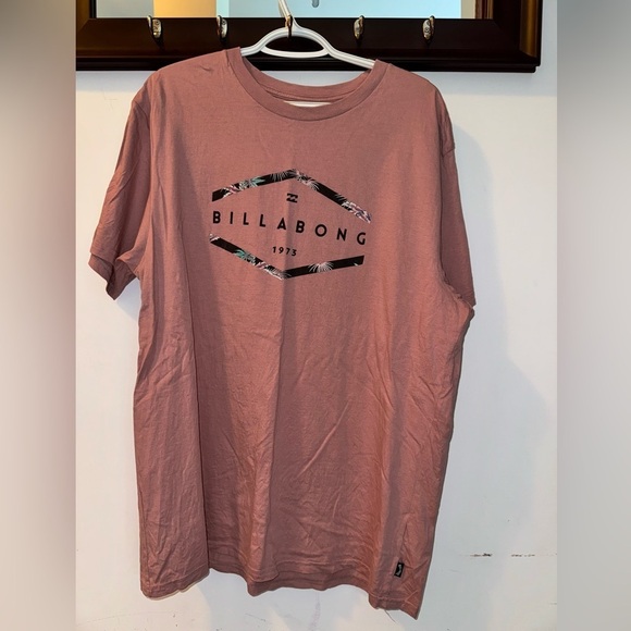 Billabong Other - Billabong Men's Pink T-Shirt Size XL